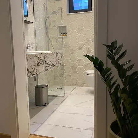 Luxury 12 Apartment *